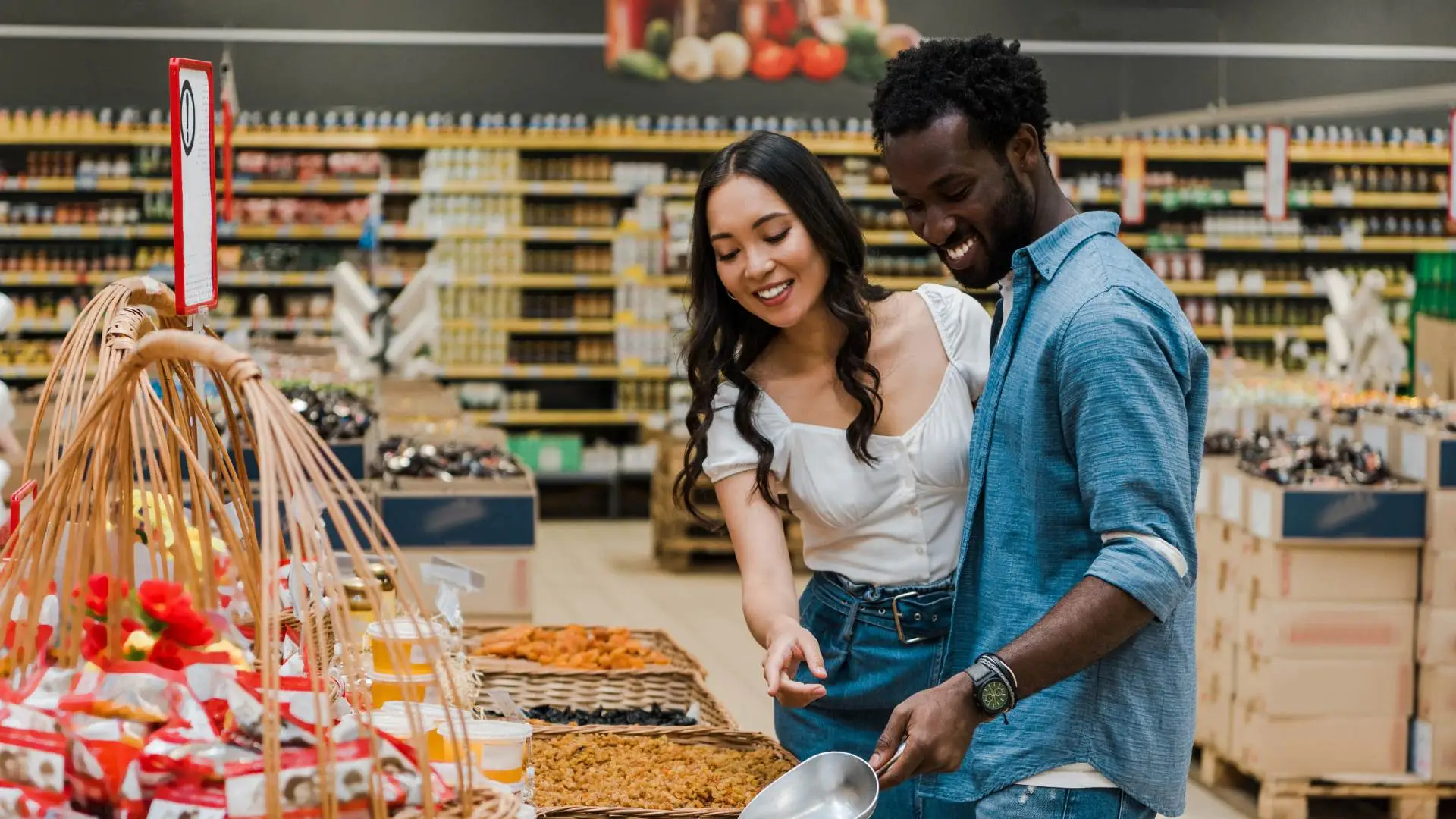 8 Smart tips for grocery shopping on a budget