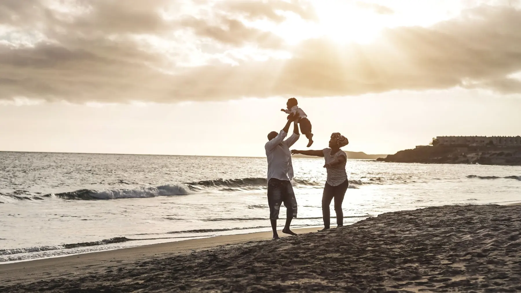 Hot Tips For Saving Money On Summer Vacation The Secret To Affordable Summer Fun - ljfxbi7