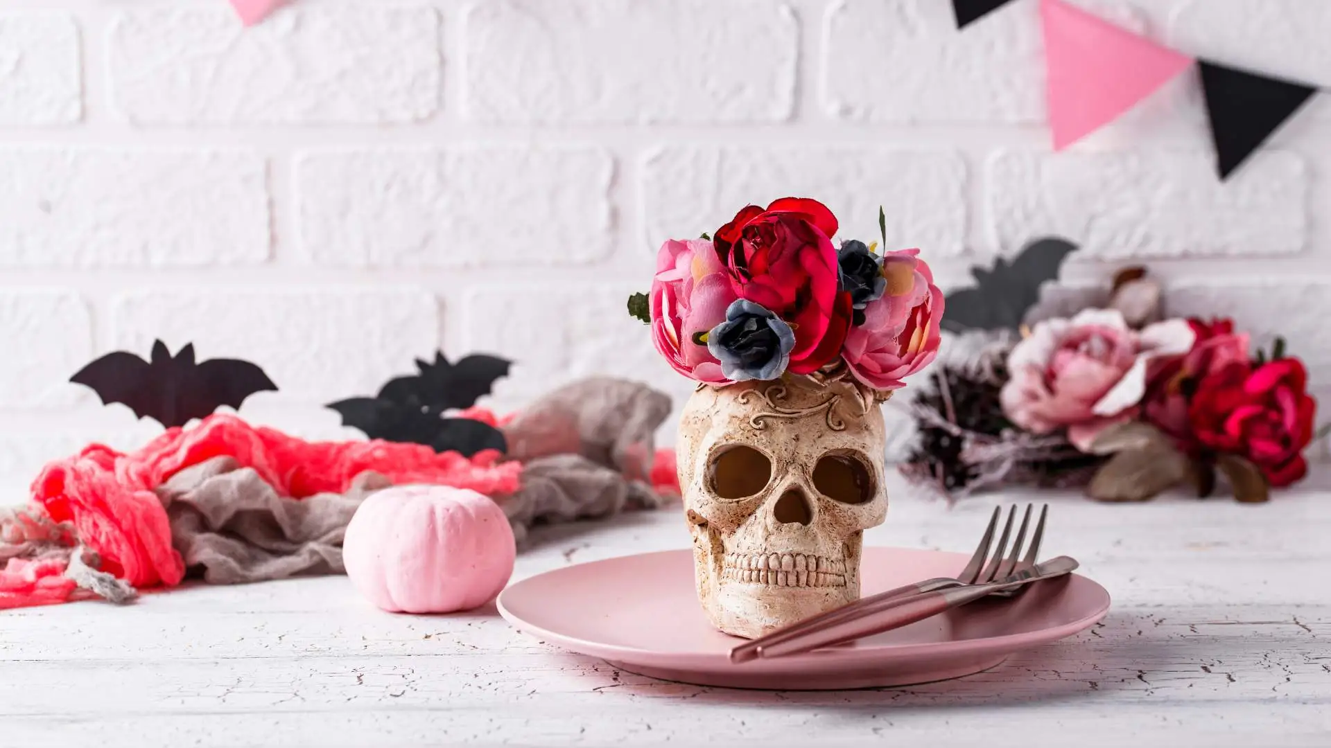 How to Set a Spooky Halloween Table on a budget