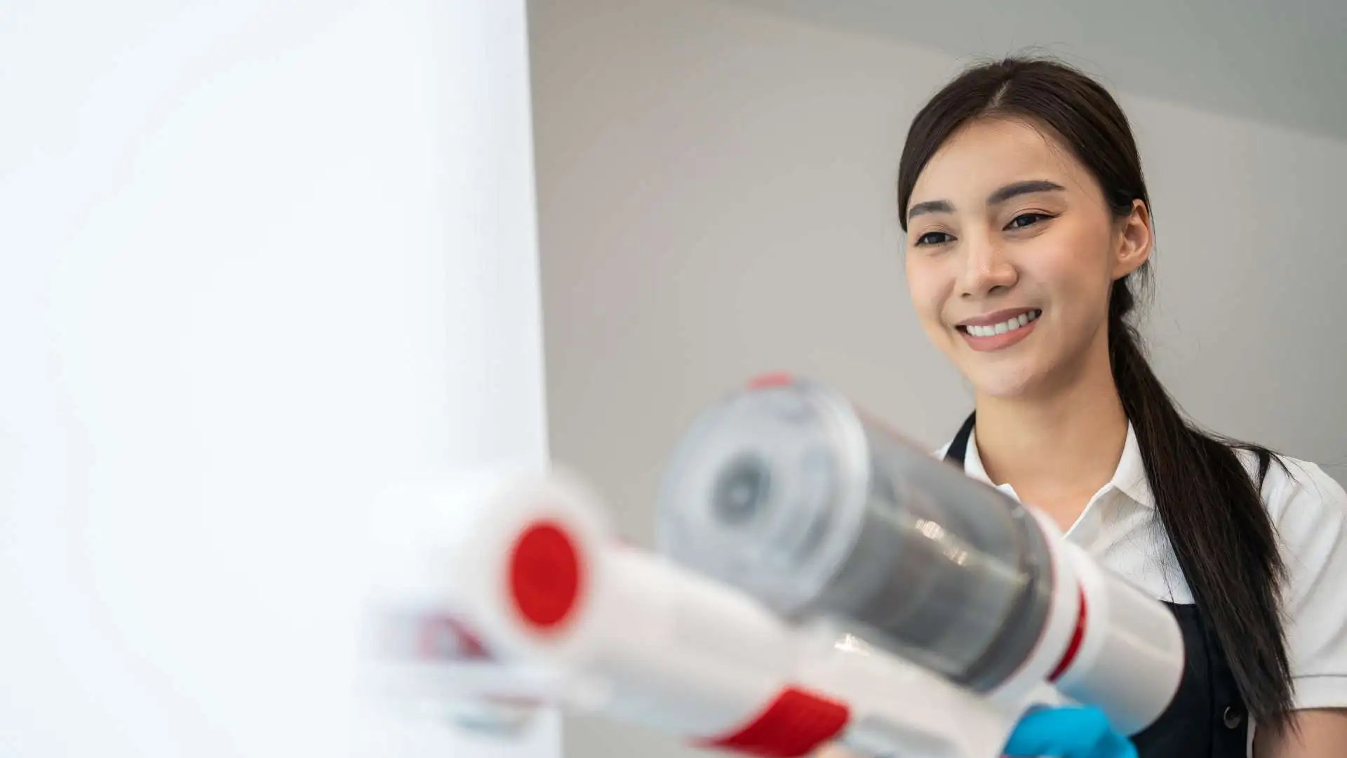 How Much to Tip Cleaning Lady at Christmas