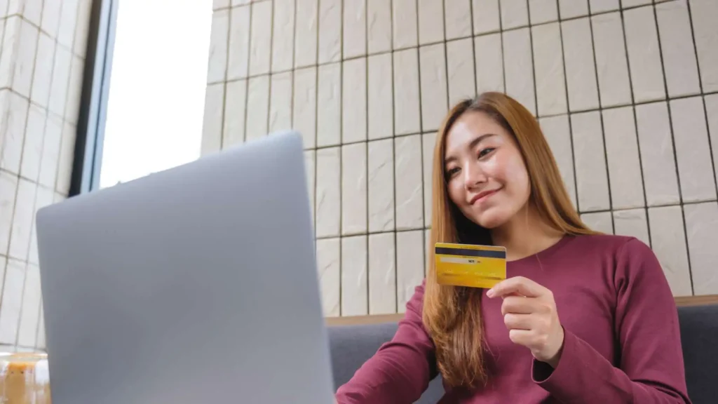 How to Prepare for Major Purchases by Tracking Your Credit Score Effectively