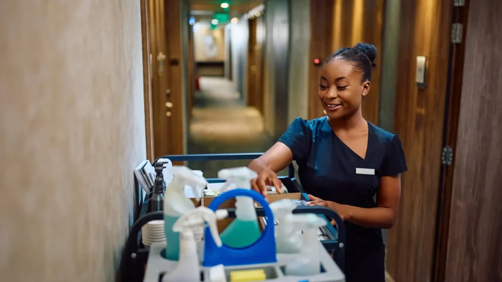 housekeeping jobs that pay cash​