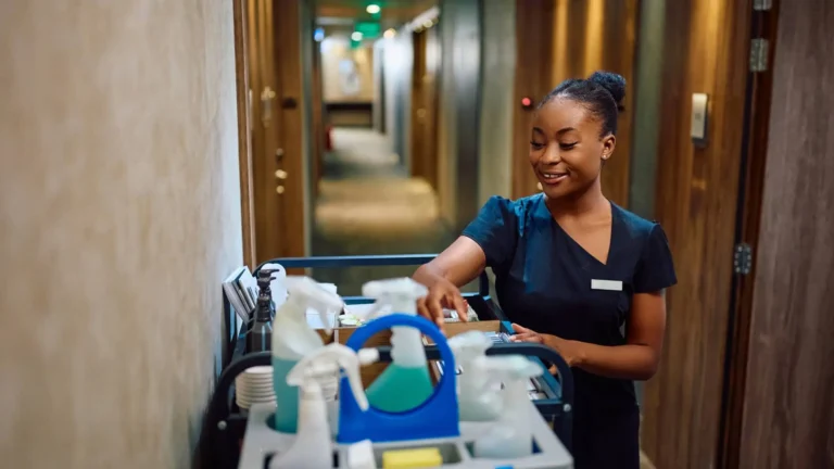 housekeeping jobs that pay cash​