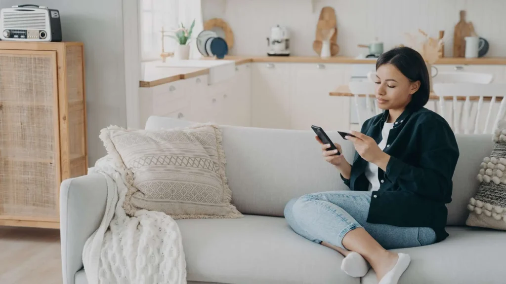 Common Credit Pitfalls to Avoid and How They Affect Your Score