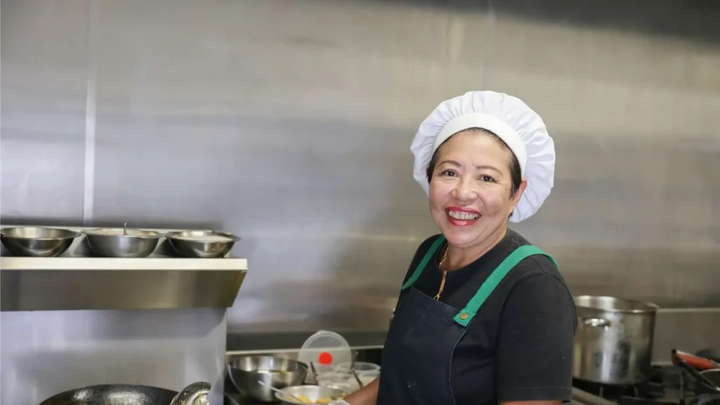Food Service Workers: How to Upskill for Shift Leader