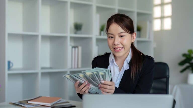 The Link Between Smart Banking and HYSAs