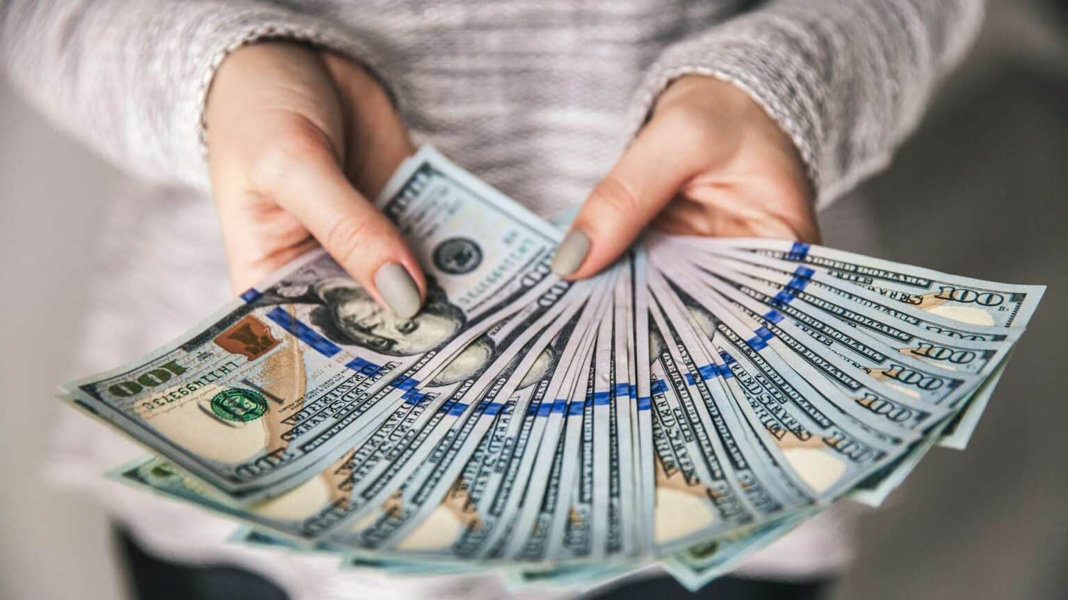 Should You Max Out Your 401(k) in 2025? Top Tips | Beem