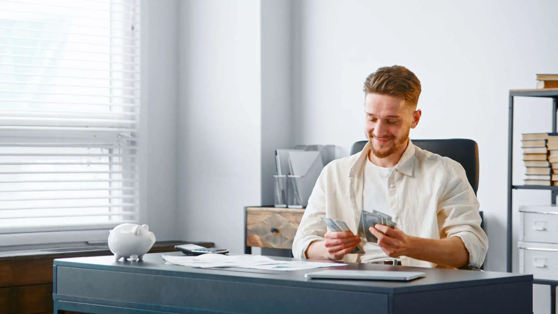 How to Use a High-Yield Savings Account to Escape the Paycheck Cycle