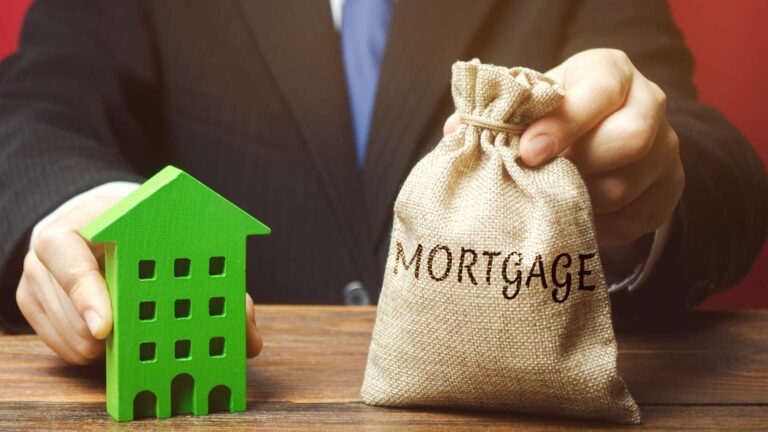 Short-Term Rentals vs Committing to a Mortgage: Which Fits Your Life in 2025?