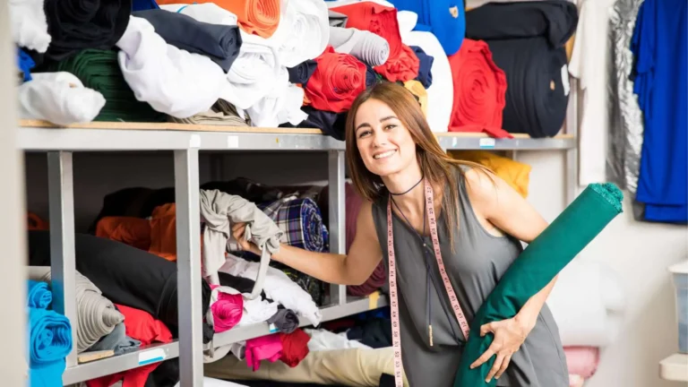 Decluttering-for-Cash Service: Pricing and Scope