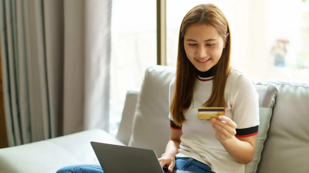 How Parents Can Teach Teens About Credit and Debit Card Use