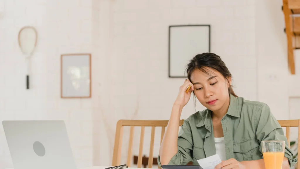 How Not Tracking Expenses Leads to Debt