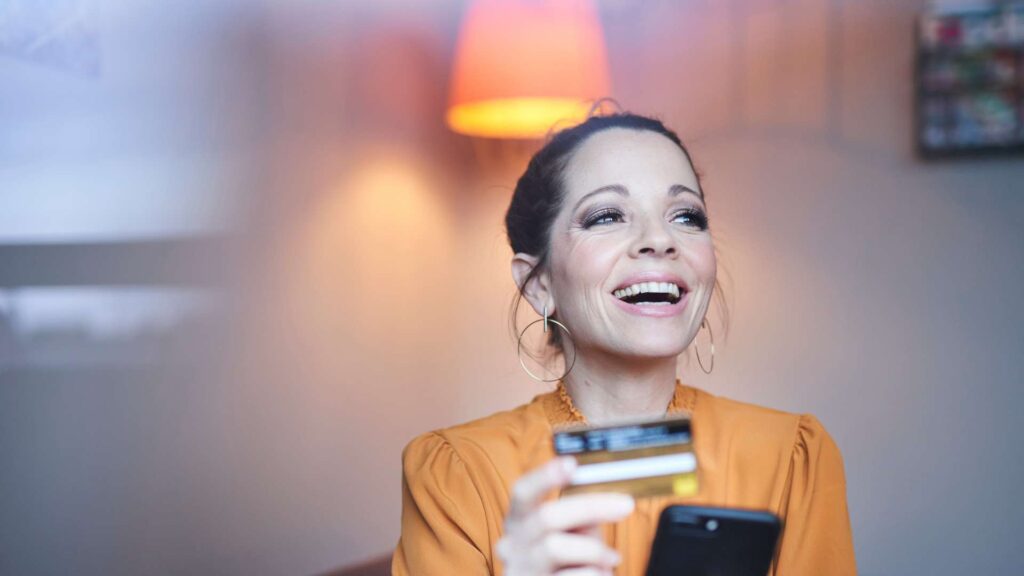 How Smart Banking Improves Credit Building