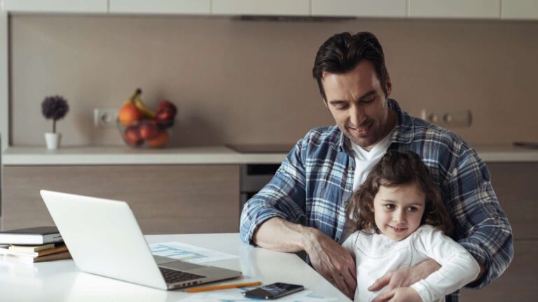 How to Budget for Holiday Shopping Without Debt