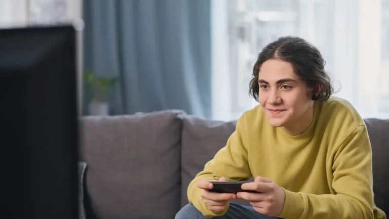 Play Xbox Games on Your Phone Without a Console