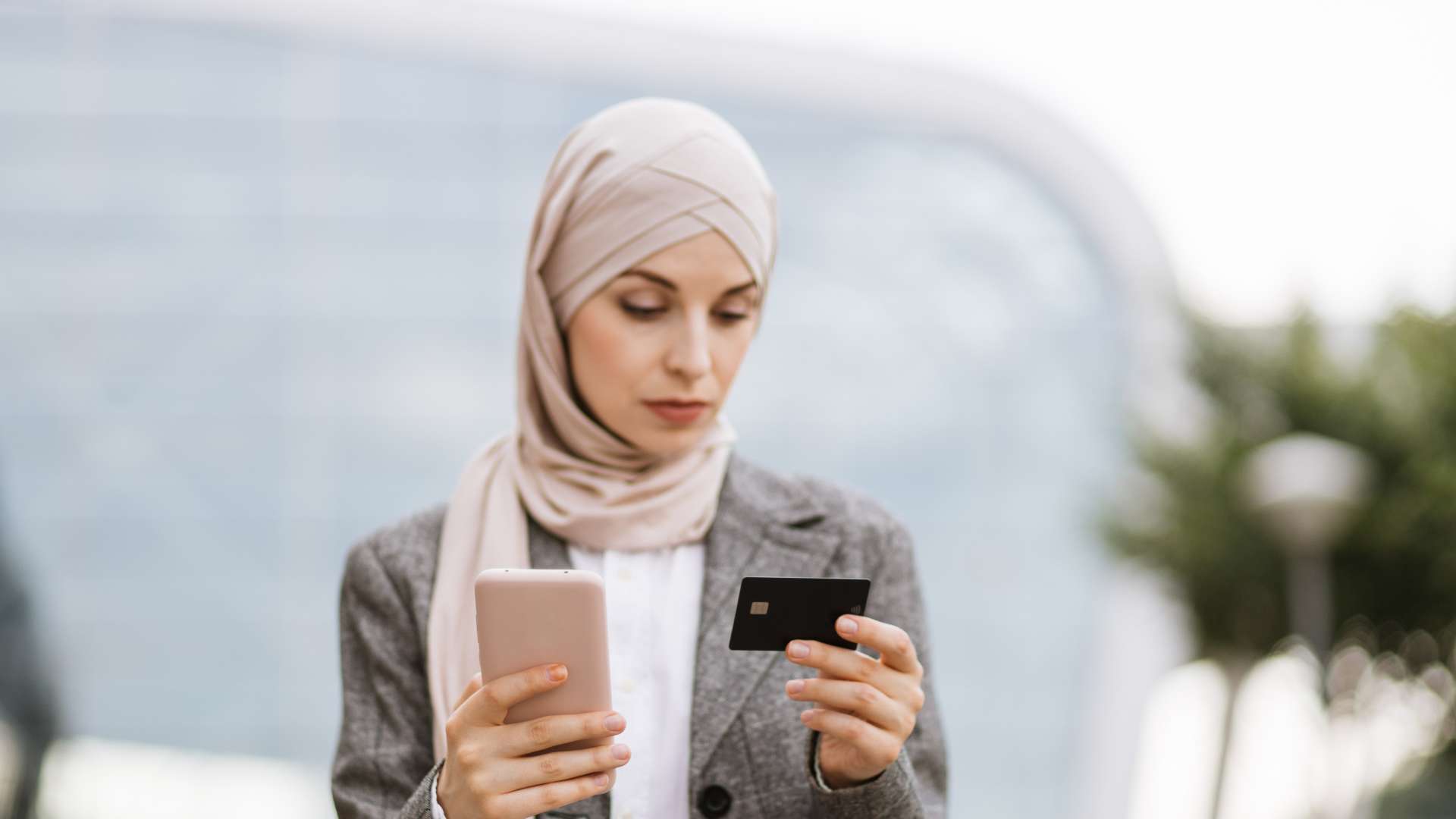 How Mobile Banking Apps Are Helping Americans Save Smarter