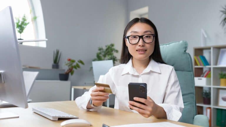 How to Stay Safe While Using Mobile Banking Apps