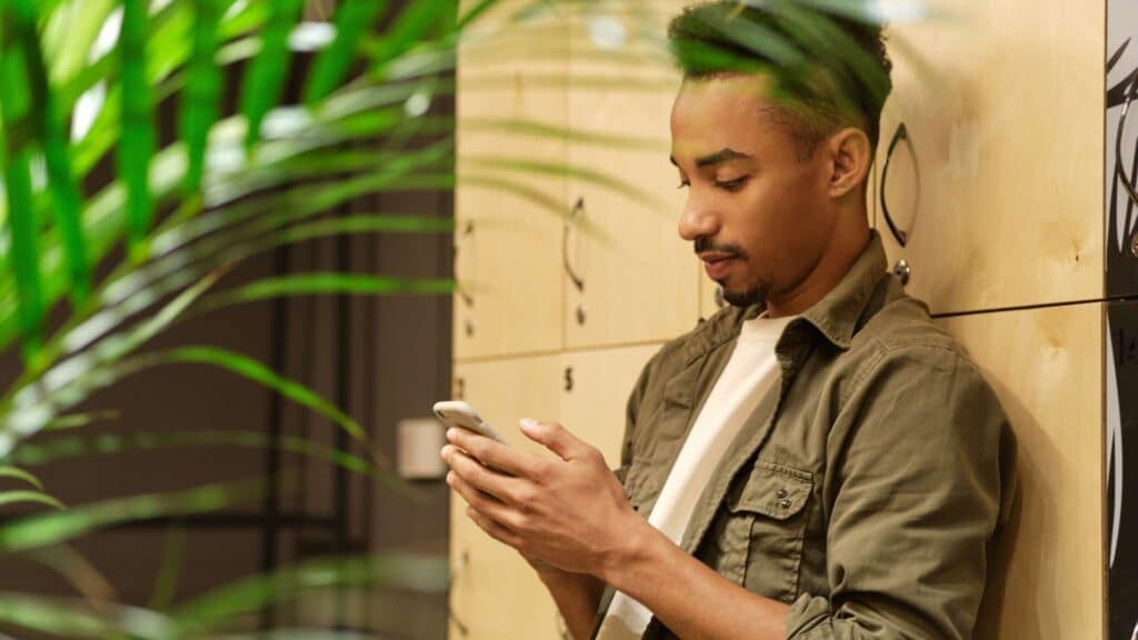 The Pros and Cons of Digital Banking vs Mobile Banking