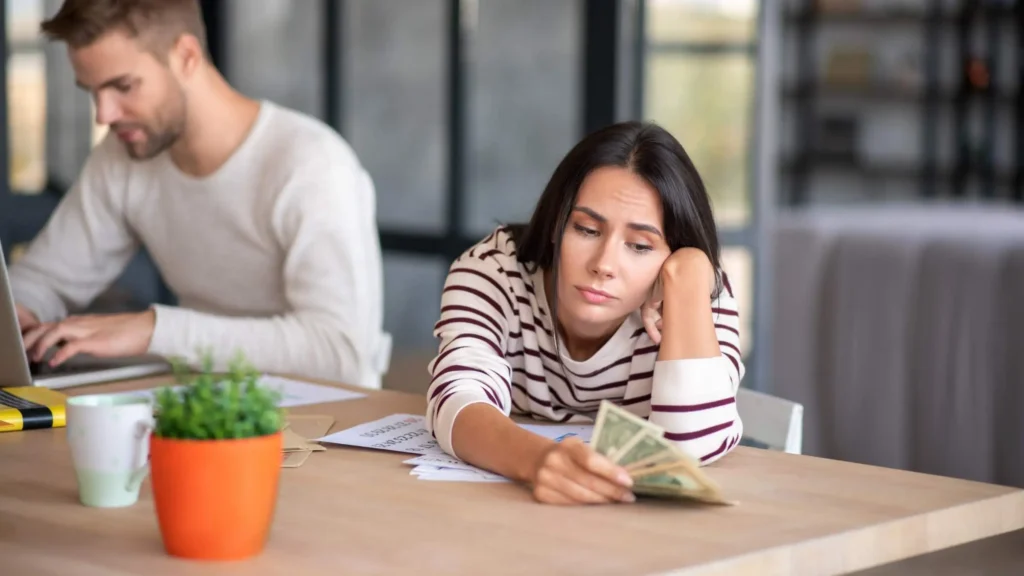 Income Delays Between Paychecks