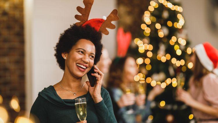 7 ways to navigate social media during the holidays 
